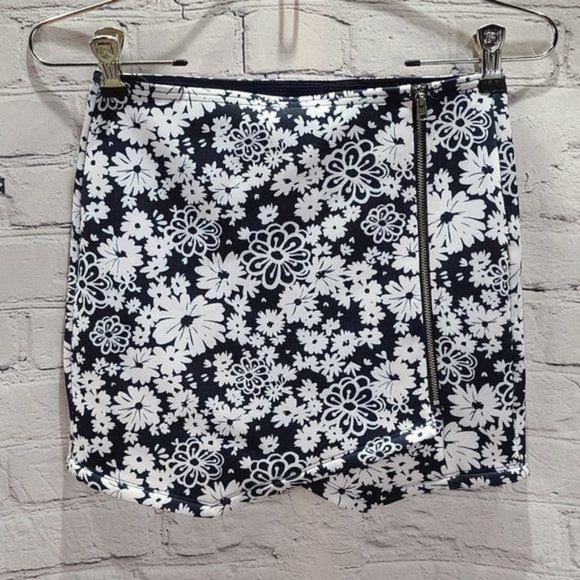 Abercrombie Kids Floral Black and white skirt - Picture 2 of 14